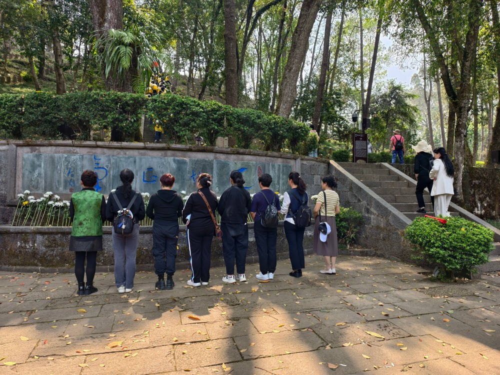 4月3日，“我们的节日·清明”——腾冲市委组织部2025年“缅怀革命先烈 传承红色基因”祭扫活动照片2.jpg